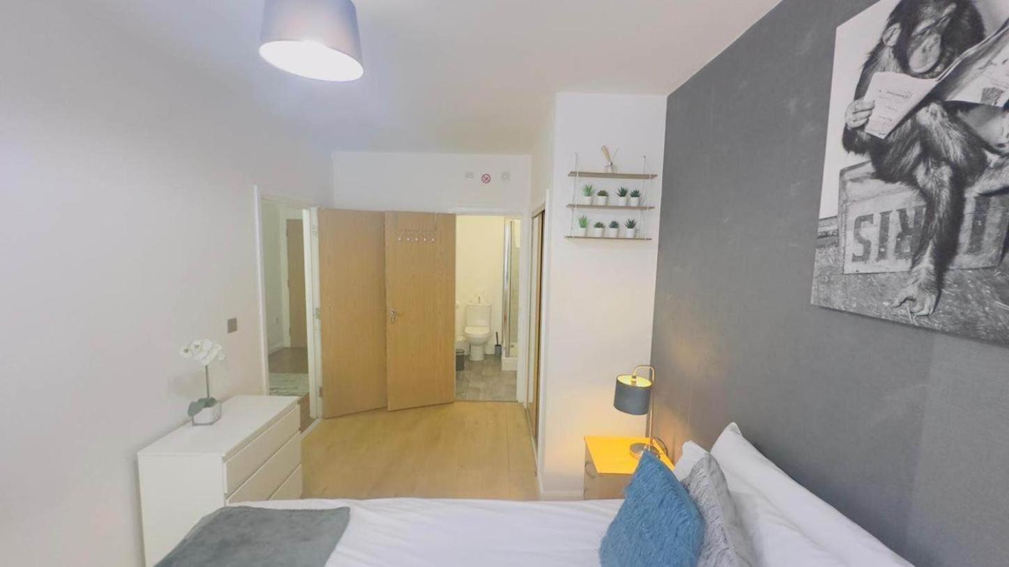 Watford Central - 2 Bedroom Apartment With Generous Space And Private Parking Exterior photo